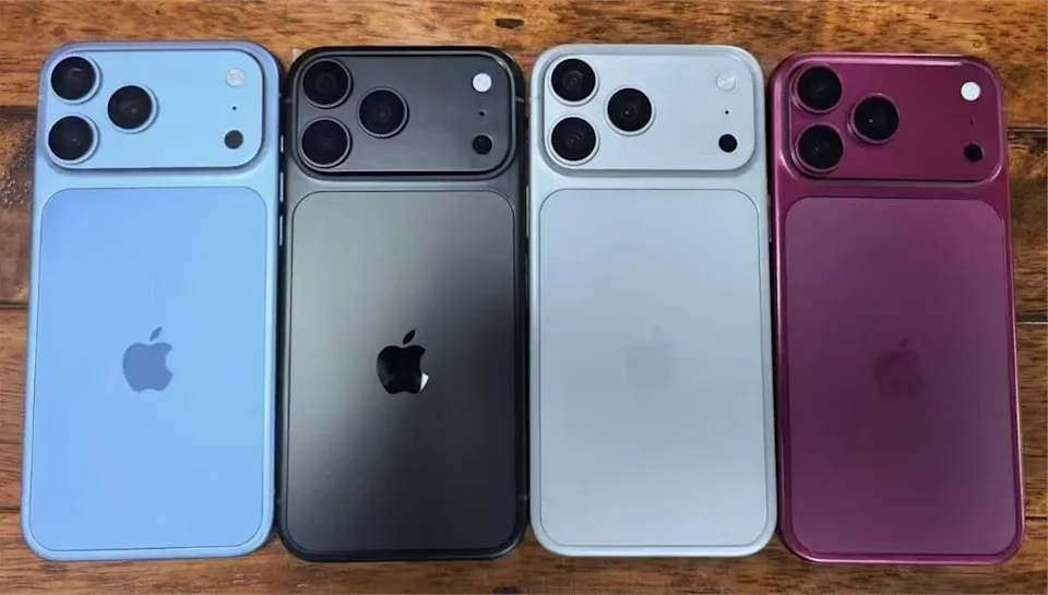 從另一名爆料客 Sonny Dickson 的照片中看來,iPhone 18 Pro 的「深櫻桃色」亮度更高,介於「葡萄紫」跟「酒紅色之間 從另一名爆料客 Sonny Dickson 的照片中看來,iPhone 18 Pro 的「深櫻桃色」亮度更高,介於「葡萄紫」跟「酒紅色之間
