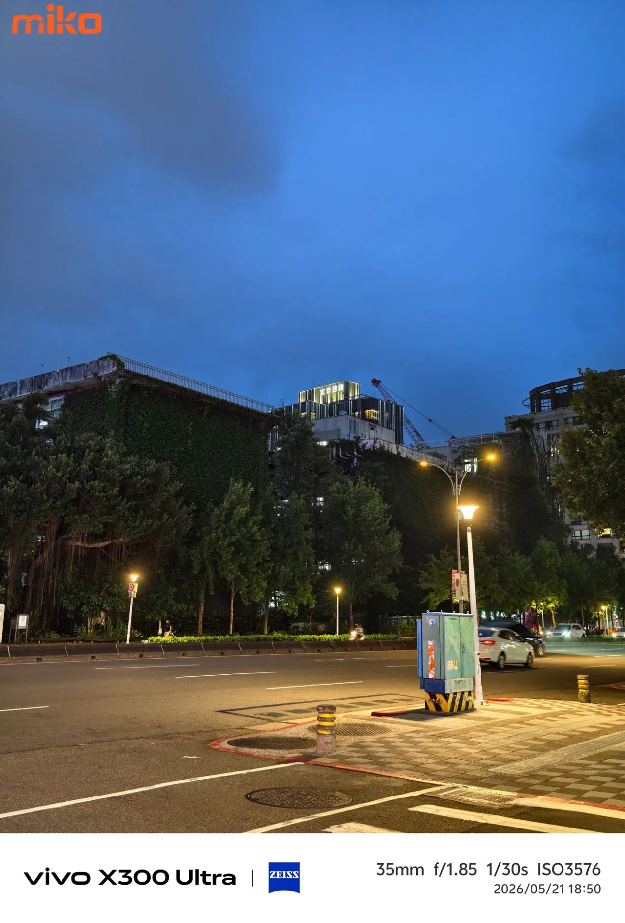 night-35mm-vivo-x300-ultra
