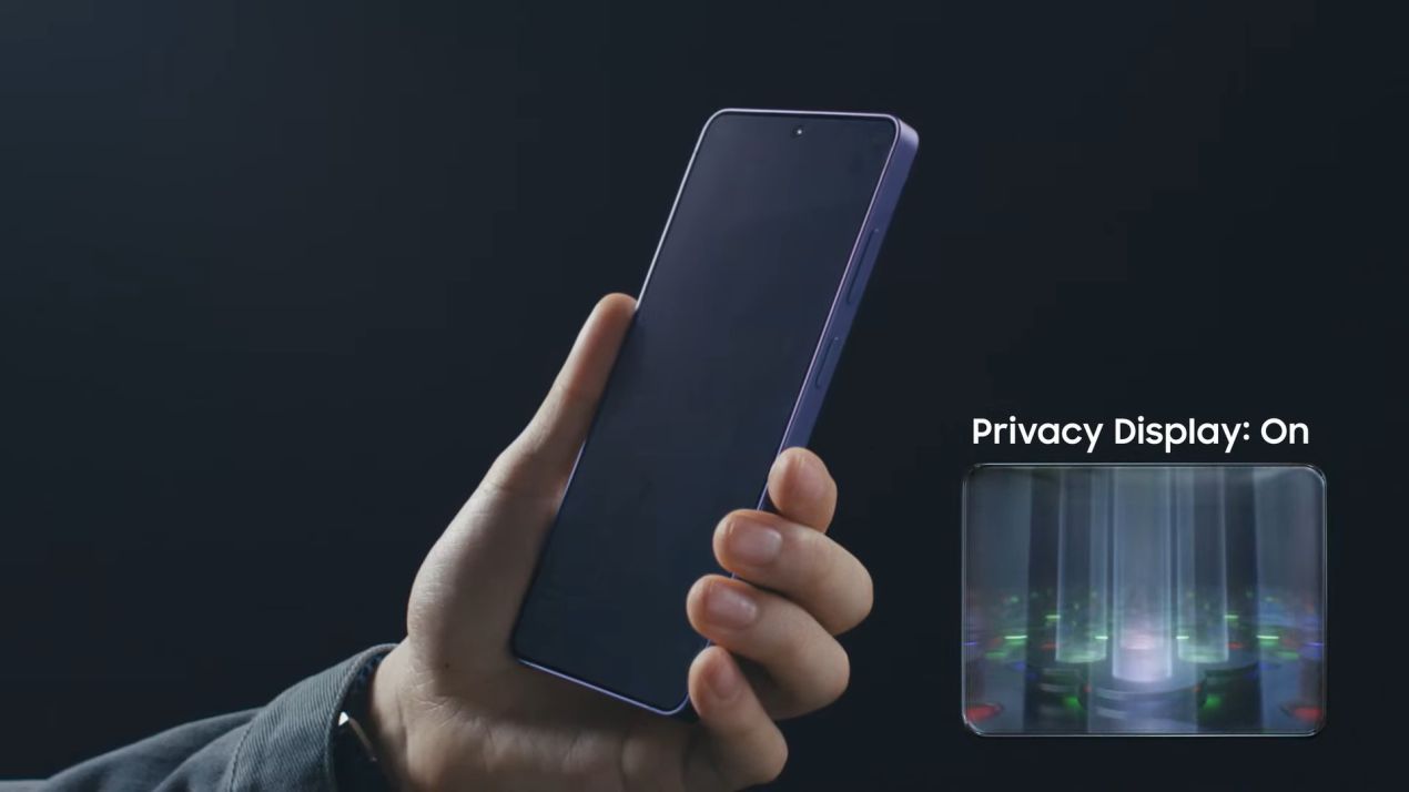 S26 Ultra 智慧防窺螢幕利用控制像素發光角度，讓側面觀看者只能看到黑畫面