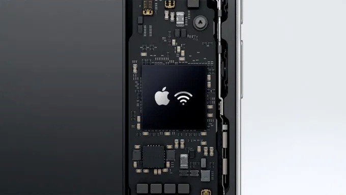 盤子還是 CP 值真高？  iPhone 16e 開箱評測：外觀 | 效能 | 相機