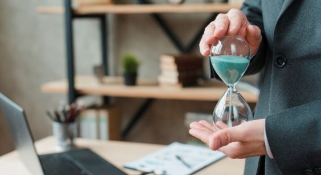 1舊款 iPhone 用戶 2依賴特定 App 的人 2注重電力續航族群