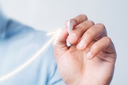 全域返回手勢、相機介面優化、AI 搜尋。