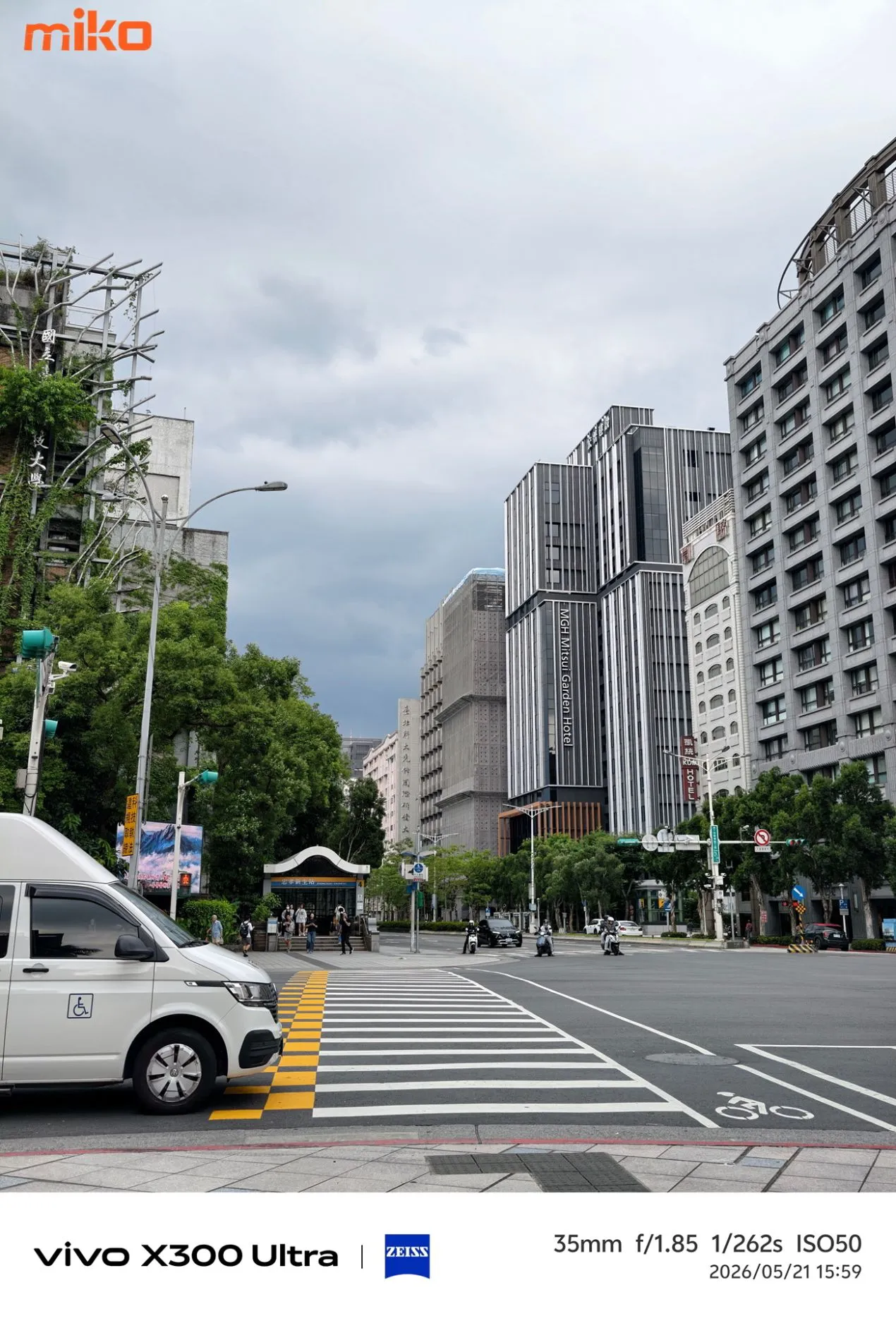 vivo-x300-ultra-day-35mm